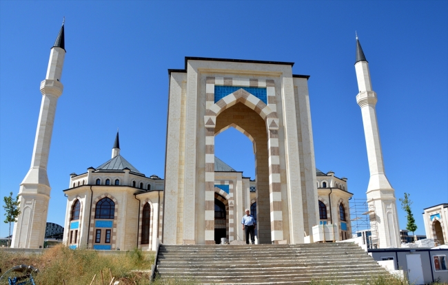 Kırşehir'in her yerinde hayırsever 'Muzaffer Amca'nın izi var